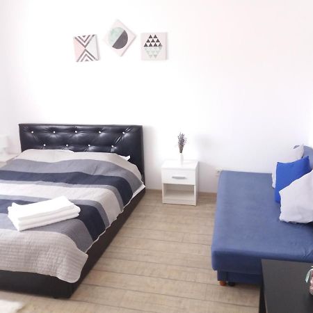 Cazare Apartament Rasnovアパートメント エクステリア 写真