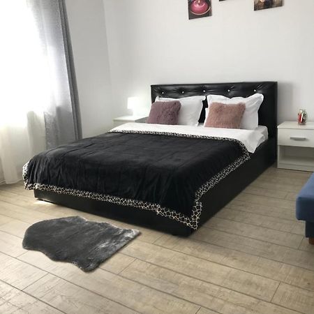 Cazare Apartament Rasnovアパートメント エクステリア 写真