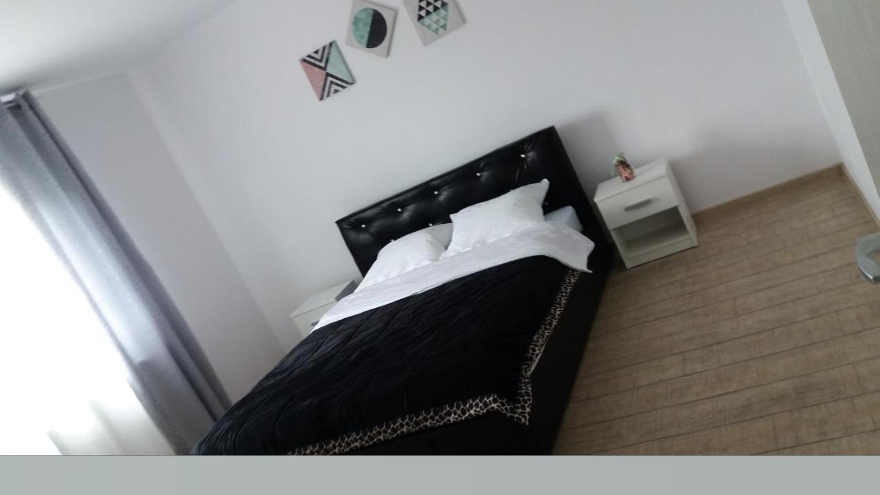 Cazare Apartament Rasnovアパートメント エクステリア 写真