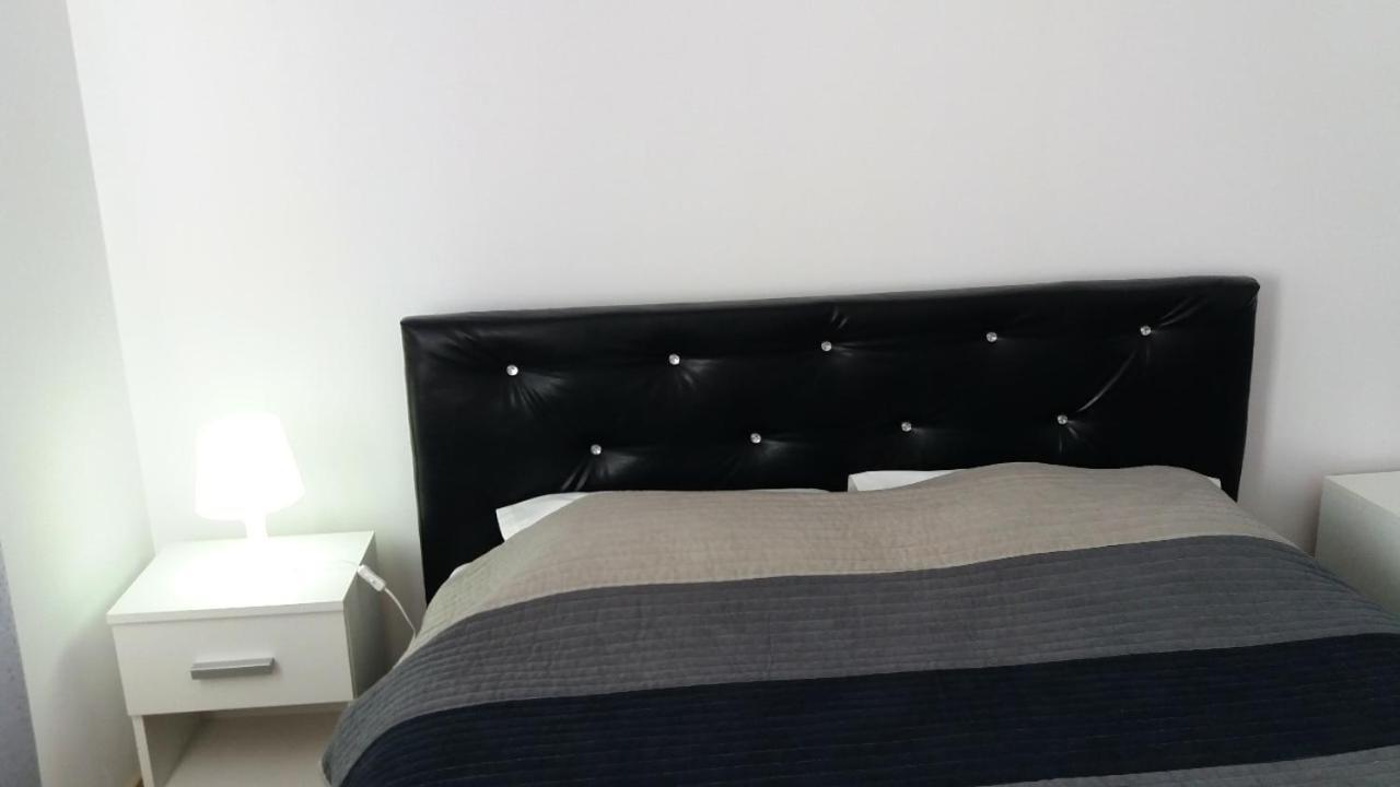 Cazare Apartament Rasnovアパートメント エクステリア 写真