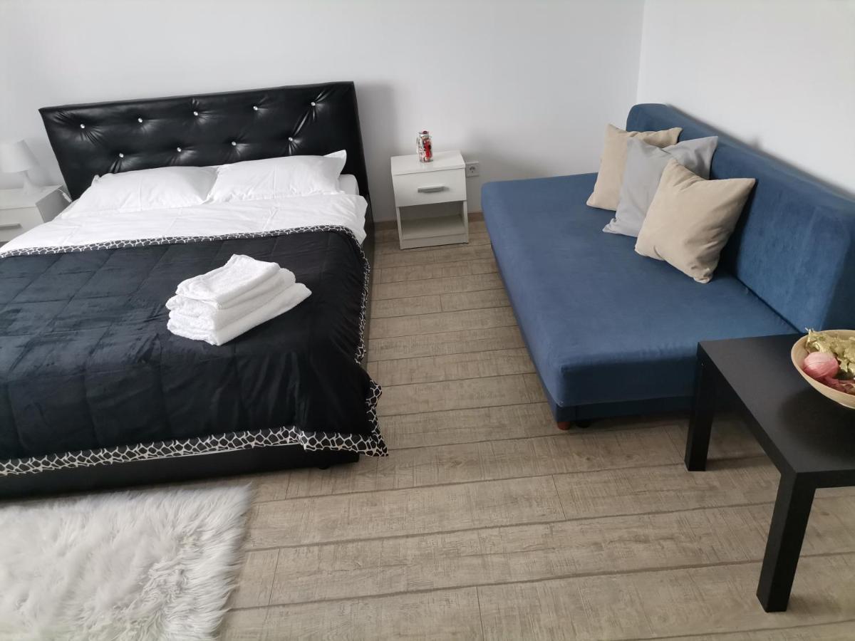 Cazare Apartament Rasnovアパートメント エクステリア 写真