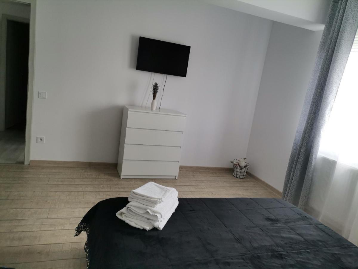 Cazare Apartament Rasnovアパートメント エクステリア 写真